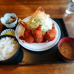 はぎ亭 - エビカニクリームコロッケ定食