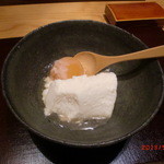 神保町 傳 - ぴーよこちゃんの中には黄身ソース