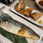 マルカツ - ささみの明太子春巻きとサバの塩焼き