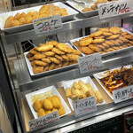 肉屋のハンバーグと炊きたての米 - コロッケ93円。肉の旨味脂。