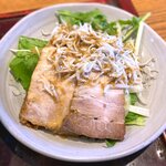 さくら本店 - (ﾗﾝﾁ)さくら定食 小鉢：チャーシューとしらすのサラダ　2022.9.16