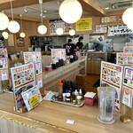 長浜ナンバーワン - 店内入るとこんな感じ