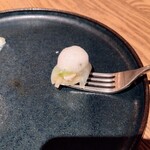 sio - 黄緑色のシトラスキャビアがはさまっています。プチプチ食べ心地が楽しかったです