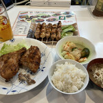 鳥せい - 若どり炭火焼、鳥精肉(塩)、つけもの(大)、ライス、なめこ椀、緑茶