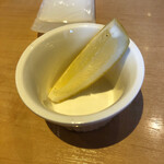 トレンタ - レモンは別皿で味変用です。