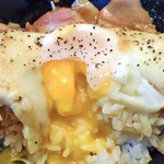 すすきの食堂  - ベーコンエッグ丼（食べかけで失礼します）