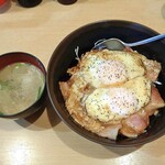 すすきの食堂  - ベーコンエッグ丼