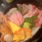 丼兵衛 - 魚がたっぷり