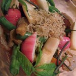 器楽亭 - 彩り野菜のカリカリサラダ。