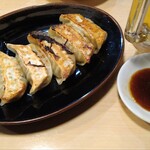 Gamushiyara Izakaya Shiyakariki - 餃子は自家製の専用ダレで。
