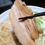 Ramen Kengou - 味玉濃厚鶏醤油ら〜めん大盛りの豚チャーシュー