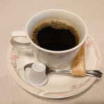 レストランにしかわ - 食後のコーヒー。コクあり苦味あり。まぁ普通のコーヒーかな。