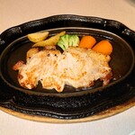 レストランにしかわ - ポークチャップセット @1,980円也。ポークソテーではありません。コレにデミグラスソースを掛けます。あとライス／スープ／サラダが添えられます。セットですから。