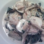 アンティカ オステリア バーチョ - 蛤のクリームソースとイカスミを練り込んだパスタ麺