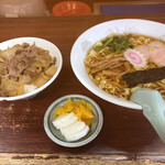 牛太楼 - 料理写真:牛めしラーメンセット。