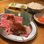 Taishuuhorumonyakinikukemuriki - 黒毛和牛サーロイン丼 1330円