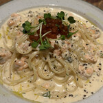 OSOUZAI MITSUAMI - サーモンと海老ディルのクリームスパゲティ 1,600円。