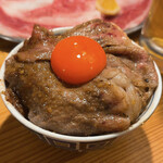 Taishuuhorumonyakinikukemuriki - 黒毛和牛サーロイン丼 1330円