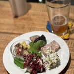 OSOUZAI MITSUAMI - 前菜と冷菜の盛り 一人前 1,000円。