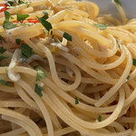 mountee - スパゲッティ 釜揚げシラスとチェリートマトのペペロンチーノ
