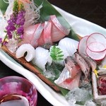 Ginshari Dainingu Kadomoku - お造りも毎日市場から新鮮なものをお届け。瀬戸内の新鮮魚介を中心にお楽しみください。