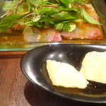 俺のイタリアン GINZA - アミューズのチーズと、カルパッチョ