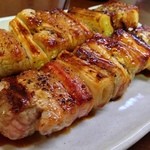菊仙 - 豚ばら・タレ（串焼き）：是非！食べてみてください！旨いっす♪しかし、ボリュームが凄いので、まず初回は、1人1本だけのオーダーを、オススメします！