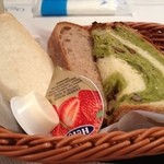 シェ・マリー - 三種類のブレッド、お店でも買わなきゃね