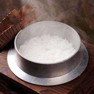 『全国から厳選されたお米を1つ1つ丁寧に炊き上げます』