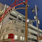 四万十 - お店があるのはこの通りの脇。