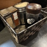 自家製麺 No11 - 【再訪】卓上のいろいろ