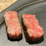 鉄板焼き FEU - 左：ミディアム　右：レア