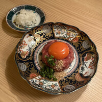 肉亭ふたご iki 本郷三丁目店 - 粋なユッケ
