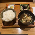 Hachi Souhonten - ご飯、味噌汁、漬物、小鉢
