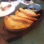 コーキーズハウス - ロシアン餃子。お肉がつまっていて、おいしい。辛くないものはネ。