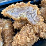 とんかつ屋 双葉 - サービス一口かつ 接写。