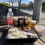 とんかつ屋 双葉 - 左近川親水公園にて。