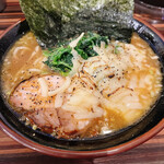 ヌードルハーツ - ラーメン＋モッツァレラチーズ