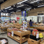 Sanwa 182 Station - 寬敞的物產館景象(*'ω'*)