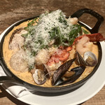 Cheese Tavern CASCINA - オマール海老と魚介のトマトクリームスープ仕立てスパゲティーニ