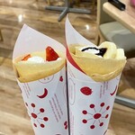 ディーズ スイート マルシェ - クレープのストロベリーとチョコバナナカスタード