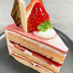 パティスリー・フロンティア - 料理写真:いちごガナッシュ