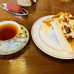 Kohishiyotsupuken - 紅茶　バター&ジャムトースト　いちごジャムがついてきました