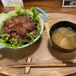 ニーヨル食堂 - ロースト鹿丼
