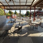 아도벤차이나 - 가게 앞 테이블 좌석