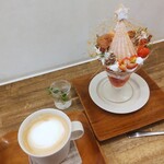 cafe days - ホットカフェラテ、クリスマスのパフェ