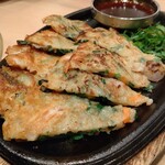 本格焼肉・韓国家庭料理 食辛房 - 海鮮チヂミ