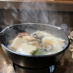 手打蕎麦 西乃原 - 牡蠣鍋です。一人前の小鍋で提供されます。