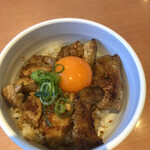 らぁ麺 さくら田 - チャーシュー丼ではなく豚丼でした。個人的にはお肉の柔らかいチャーシュー丼の方が好みなので、一回食べたら満足しました。