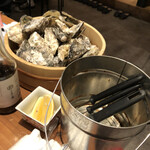 ひょうご五国ワールド 神戸三宮横丁 - 長男は牡蠣は食べないので、ワイフと二人でのシェアで大満足！